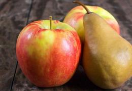 Что полезнее: яблоко или груша?